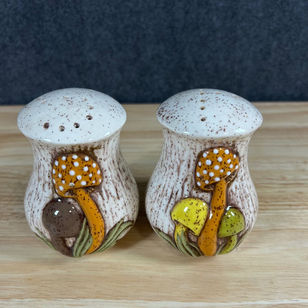 Vintage Ceramic Mushroom Salt and Pepper Shakers Speckled 3D Toadstool Set